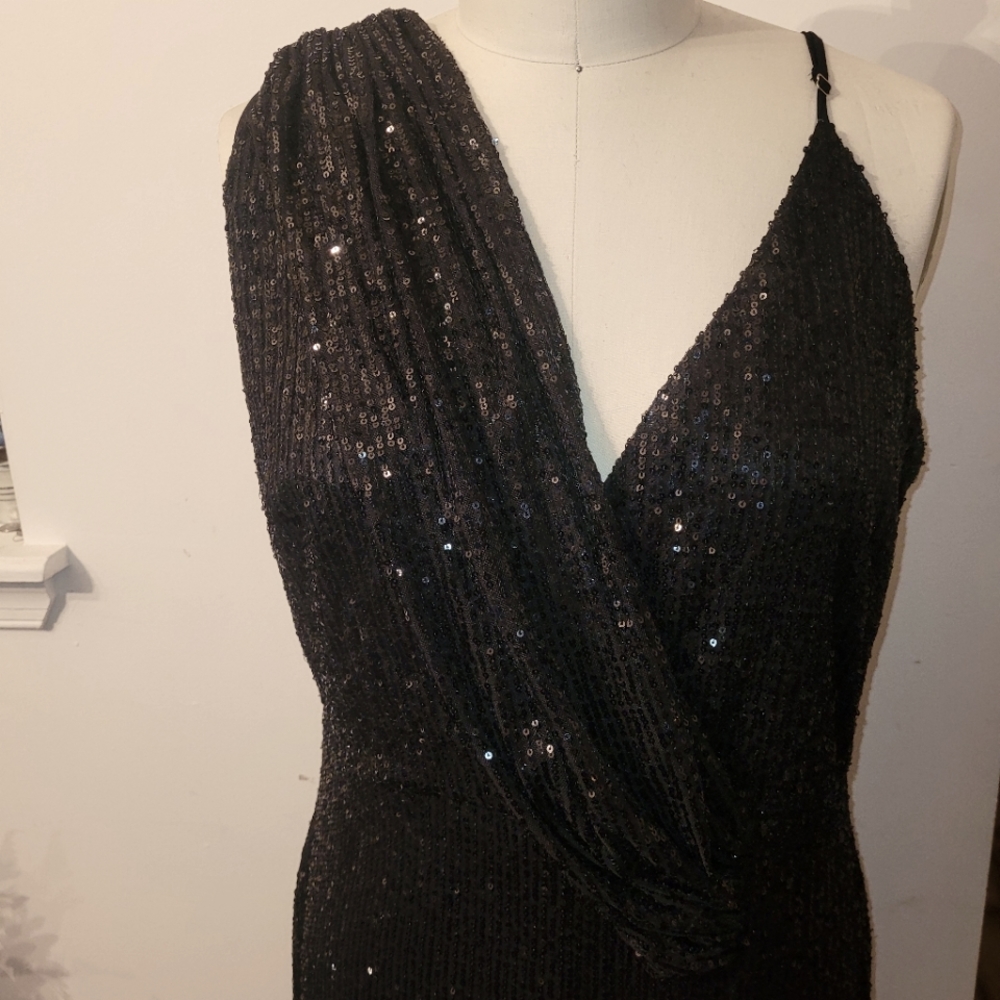 FASHION NOVA Bkack Sequence gown